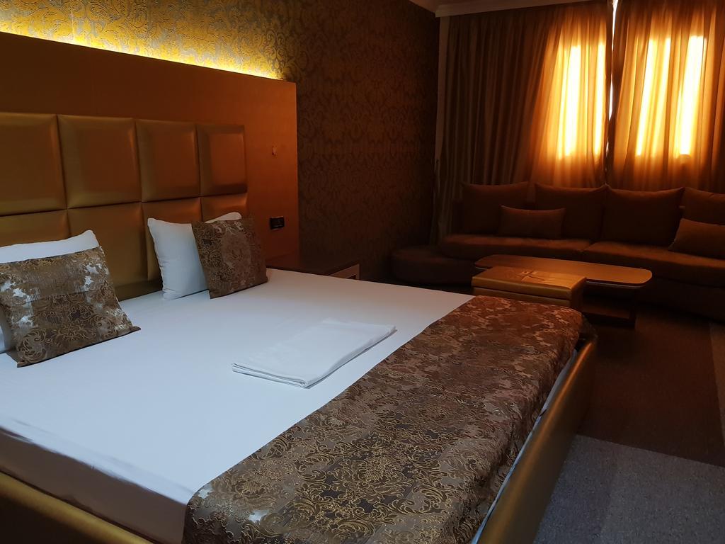 Hotel Deluxe Tirana Exterior photo